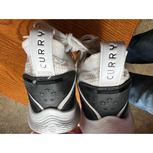 Under Armour Curry Flow white running shoes, youth boys size 4 - Picture 14 of 16